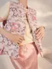 Nuevo Chaleco Bordado Estilo Chino Ligero Estilo Nacional Modelo Nuevo Primavera y Otoño 2026 con Sensación de Alta Gama y Elegante Chaleco con Botón de Palanca M3073