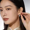 Pendientes de Zirconia Exquisitos de Lujo Ligero con Forma de Corazón, Personalidad de Gama Alta, Estilo de Nicho a la Moda y Diseño en Forma de Corazón