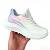 Tênis casuais femininos de malha respirável, leves, com listras finas, para primavera e outono, com salto baixo e bico redondo, slip-on