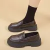 Sapatos femininos de couro estilo britânico com sola grossa populares 2026 novos mocassins versáteis de outono com sola macia sapatos slip-on