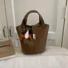 Bolso tipo cubo de moda estilo cesta para mujer, nueva colección otoño 2026, bolso de hombro estilo coreano, color liso simple, bolso cruzado de nicho