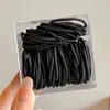 Llevando un sombrero, peinado de moño bajo, cabello recogido con una liga para el cabello duradera de alta elasticidad, cola de caballo, cuerda para el cabello de goma negra para mujeres