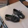 Zapatos de charol para niña con lazo, zapatos de princesa de suela blanda, zapatos de cuero para niños estilo primavera y otoño para edades de 6 a 12 años, adecuados para actuaciones y bailes