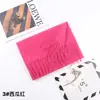 Xale Vermelho de Inverno Imitação de Caxemira Cor Lisa Presente de Festa Anual Bordar Logo Personalizado Lenço Estampado 200g para Mulheres