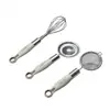 Uau, este batedor manual possui uma cabeça de mistura de aço inoxidável 304, um cabo de PP e é projetado para ser antiderrapante, fácil de usar e fácil de limpar - perfeito para tarefas de cozinha e panificação.