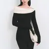Primavera, Otoño, Invierno Bloque de Color Retorcido Un Hombro Adelgazante Diseño Único Puro Deseo Hombros Descubiertos Manga Larga Suéter de Punto Top para Mujer