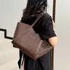 Bolsa tote tecida com padrão de losangos de cor sólida para o dia a dia de mulheres 2026, bolsa de ombro única de alta qualidade e grande capacidade, bolsa feminina da moda
