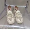 Meias Pantufas Baotou de Salto Baixo Femininas 2026 Outono Novo Versátil Pérola Moda Bico Redondo Pescador Slip-on Planas Sapatos Únicos