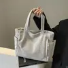 Bolsa de veludo feminina da moda 2024 outono nova chegada bolsa de ombro axila bolsa grande capacidade bolsa de viagem da moda