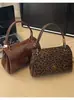 Moda de Nicho Bolsa de Couro com Cera Oleosa Brilhante Feminina Nova Primavera 2026 Versátil Casual Couro Macio Bolsa de Ombro Transversal