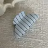 Presilha de Cabelo Cinza Estilo Coreano para Mulheres, Novo Design de Alta Qualidade para Cabelos Finos, Presilha para Rabo de Cavalo, Presilha de Tubarão para Meio Preso na Parte de Trás da Cabeça