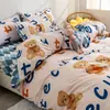 Conjunto de Roupa de Cama Lavável à Máquina de Quatro Peças Presente Atacado Capa de Colcha de Algodão com Aloe Vera Conjunto de Três ou Quatro Peças para Cama de Solteiro em Dormitório Estudantil
