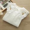 Camisa de algodón puro con crisantemo bordado artístico, estilo fresco y nuevo de otoño, para mujer, de manga larga, suelta, con cuello de muñeca y encaje, blanca