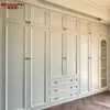 Fábrica de Guangzhou Armario de Madera Maciza Estilo Francés Ligero Hecho a Medida Armario Tallado Hecho a Medida para Comercio Exterior Personalización Completa de Casa de Villa
