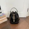 Bolsa de Mão Retrô para Motocicleta Feminina 2026 Nova Tendência Moda Nicho Bolsa Tote Toque de Luxo Grande Capacidade Bolsa de Ombro