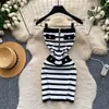 Vestido tubinho sem alças listrado estilo Chanel para mulheres, verão 2026, elegante, cintura alta, justo ao corpo, estiloso, curto, para o escritório