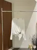 [Kai Pu] Diseño de Otoño de Trece Líneas Dobladillo Asimétrico Hebilla de Cuero Estilo Casual Camiseta Cardigan de Punto para Mujer TB4226