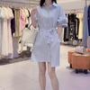 Vestido camisero fino de alta gama para mujer 2025 Verano Nuevo Super favorecedor Cintura ajustada Adelgazante Reductor de edad Vestido midi palabra A