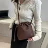 Têxteis Retro Nicho Design Bolsa Feminina 2024 Nova Moda Moda Bolsa de Ombro Bolsa Crossbody Trendy Underarm Bucket Bag