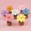 Plantas de lirio en maceta de punto de ganchillo hechas a mano, flores artificiales tejidas, adornos de flores de hilo al por mayor