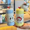 Mini taza térmica de dibujos animados con temática de manzana, una botella de agua linda y elegante para niñas, portátil y compacta, perfecta para llevar de viaje.