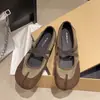 Sapatos Mary Jane retrô com bico dividido sintético para mulheres, novo modelo 2026, sapatos rasos de tira cruzada baixa, sapatos de vovó confortáveis e versáteis