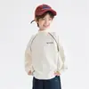 La nueva colección de invierno de Haimei para niños: Camiseta de manga larga de invierno 2026, cuello semi-alto estilo coreano, capa base con forro polar, moderna