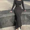 Saia midi cinza de novo estilo 2026 para mulheres, adequada para primavera e outono, com um design justo, estilo sereia, comprimento longo e um efeito emagrecedor que disfarça pernas mais grossas