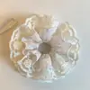 Novo Scrunchie Bege Floral de Renda Dupla Estilo Chinês para Mulheres, Acessório de Cabelo de Coque de Alta Qualidade, Elástico de Cabelo Extra Grande, Flor de Cabelo