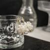 Pendientes de bola de flor blanca Mori con aguja de plata, súper hada suave, pequeños pendientes de flor de perla de temperamento suave y fresco, al por mayor