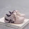 Zapatos para Niños Primavera y Otoño 2026 Modelo Nuevo Zapatos Deportivos Antideslizantes para Niños Niños Grandes Correr Suela Blanda Zapatos de Papá Zapatos de Moda para Niños