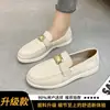 Mocasines de plataforma de gamuza talla grande, nueva colección primavera/otoño 2026, con diseño de cadena metálica, estilo retro y silueta poco profunda sin cordones