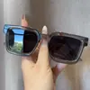 Óculos de Sol Clássicos com Armação Quadrada, Venda Quente Transfronteiriça Atacado Óculos de Sol com Armação Completa Proteção Solar para Homens e Mulheres, Estilo de Alta Qualidade Que Faz o Rosto Parecer Menor