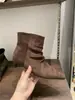 Nova Coleção Outono/Inverno 2026: Botas de Cano Curto de Salto Alto com Design de Nicho para Mulheres, Botas Slim-Fit Franzidas de Camurça, Botas Baixas de Bico Quadrado Estilo Francês