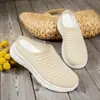 Sapatos casuais esportivos femininos populares sem cadarço, sapatos de malha respirável, novo modelo de verão 2026, sapatos de tecido Old Beijing com sola macia