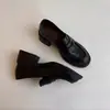 Mocassins femininos de couro macio, nova coleção outono 2026, sapatos de salto grosso, estilo britânico, sapatos slip-on de sola grossa, adequados para uniformes JK, sapatos pequenos de couro