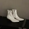 Botas elásticas estilosas e minimalistas estilo britânico de 5,5 cm, nova coleção outono/inverno 2026, bico fino, salto grosso, zíper lateral, botinhas para mulheres