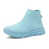 Nuevos zapatos de hombre para verano, zapatillas slip-on de punto fly transpirables, zapatos calcetín negros ligeros, zapatillas de correr de malla casual para hombre