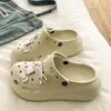 Song Xiaoke 2026 Modelo Nuevo para Aumentar la Altura Suela Gruesa Simples Casuales EVA Puntera Cerrada Zuecos para Mujeres y Parejas para Uso al Aire Libre