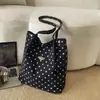 Bolsa de veludo cotelê minimalista e versátil estilo retrô transfronteiriça, nova coleção outono 2026, bolsa de ombro estilosa e texturizada