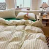 Juego de Cuatro Piezas de Algodón Lavado a Rayas Estilo Japonés, Simple y Suave, Juego de Tres Piezas Cómodo, Sábana Plana, Sábana Ajustable, Bueno para Dormir, Cómodo, Estilo Ins