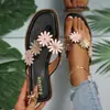 Chanclas de estilo lindo de talla grande para comercio exterior para uso en exteriores, zapatos planos de moda floral para mujer, pantuflas de verano nuevas antideslizantes al por mayor