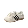 Tenis blancos para niños y niñas, zapatos deportivos escolares, zapatos casuales antideslizantes de suela blanda para primavera y otoño, modelo nuevo para estudiantes y niños