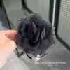 Goma para el pelo retro estilo francés con delicado diseño de flor de rosa, elegante y dulce accesorio floral para el pelo para niñas