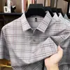 Camisa de Manga Corta Fresca de Seda Helada Estilo Nuevo de Verano para Hombre, Camisa a Cuadros de Manga Media Sin Costuras con Cuello para Negocios Casual para Hombre