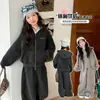 Conjunto casual de duas peças estilo coreano para meninas, adequado para crianças do meio para mais velhas, um look moderno e estiloso para a temporada de outono de 2026