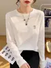 Camiseta feminina de algodão puro com costela, gola redonda, manga longa, para o início do outono, na cor branca, estilo coreano, versátil, que rejuvenesce, top base para o dia a dia