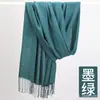 Bufanda de cachemira sintética para mujer versión coreana de otoño e invierno cálida color liso reunión anual bufanda de cachemira roja chal con flecos venta al por mayor de fábrica