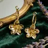 Los Conjuntos de Joyería Florales de Moda Transfronterizos Europeos y Americanos Son de Venta Caliente: Collares con Colgantes de Oro, Pulseras, Anillos y Aretes