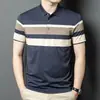 Camisa Polo Fresca de Manga Corta para Hombre Verano 2025 Joven y de Edad Media Casual Rayas Cuello Solapa Bolsillo de Solapa Estilo Pantalón